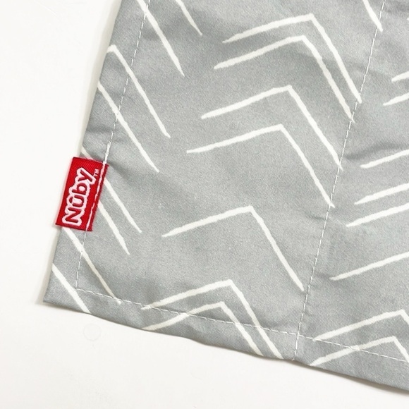 Nuby On The Go gray/white breastfeeding cover - Picture 4 of 4